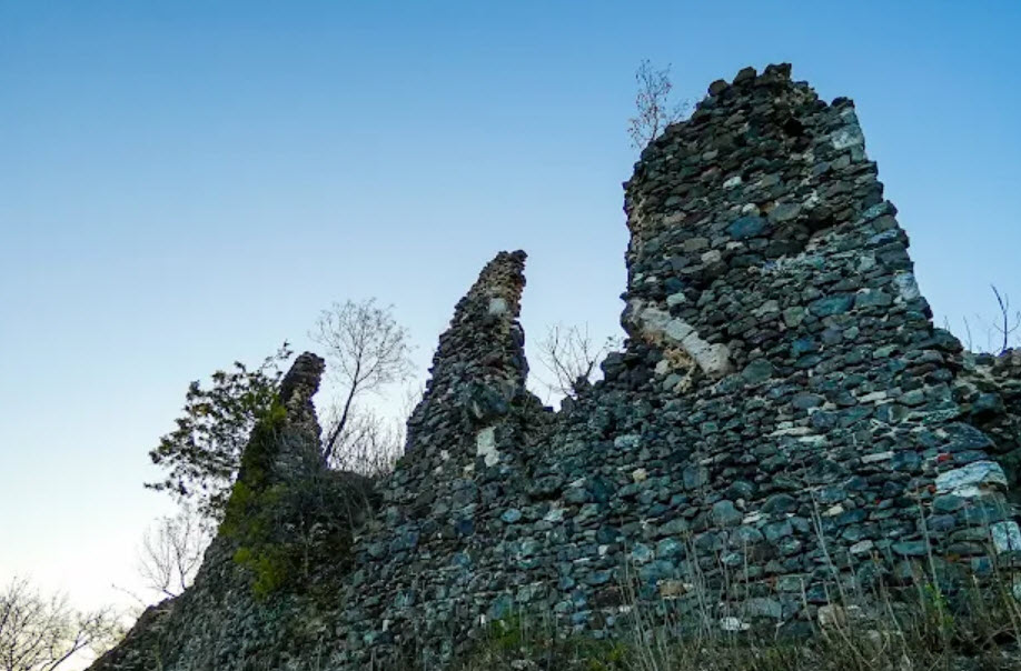 Bujáki Vár, Hungary